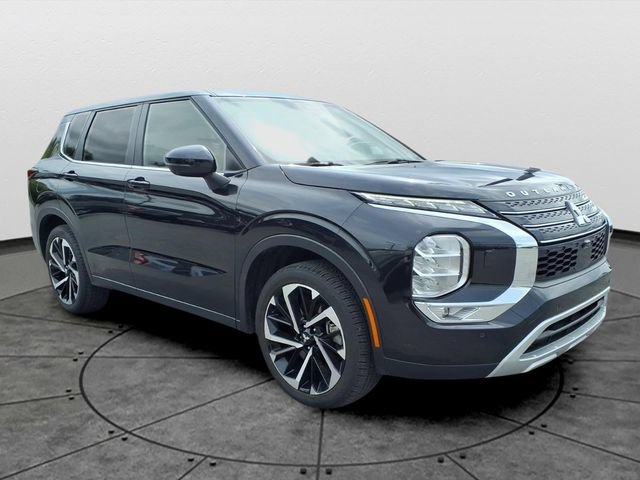 Used 2024 Mitsubishi Outlander SE AWD/4WD image 3