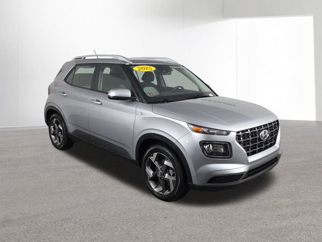 Used 2025 Hyundai Venue SEL image 12