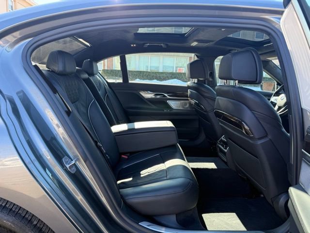 Used 2019 BMW 750i xDrive w/ Executive Package image 29