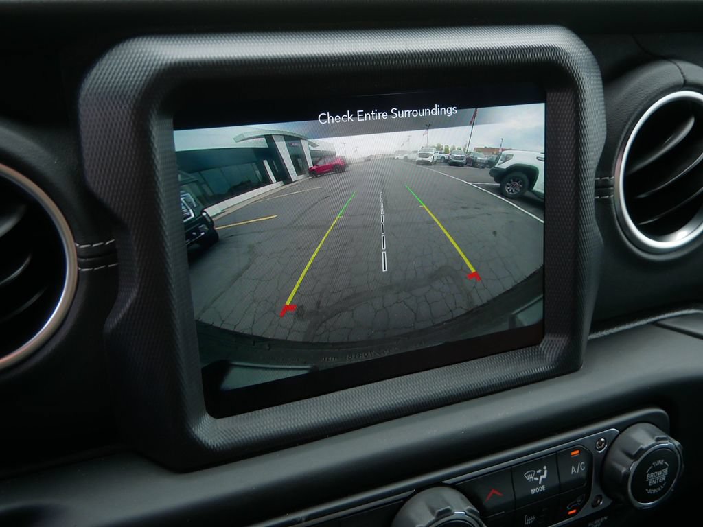 Used 2020 Jeep Wrangler Unlimited Sahara w/ Uconnect 4C Nav & Sound Group AWD/4WD image 30