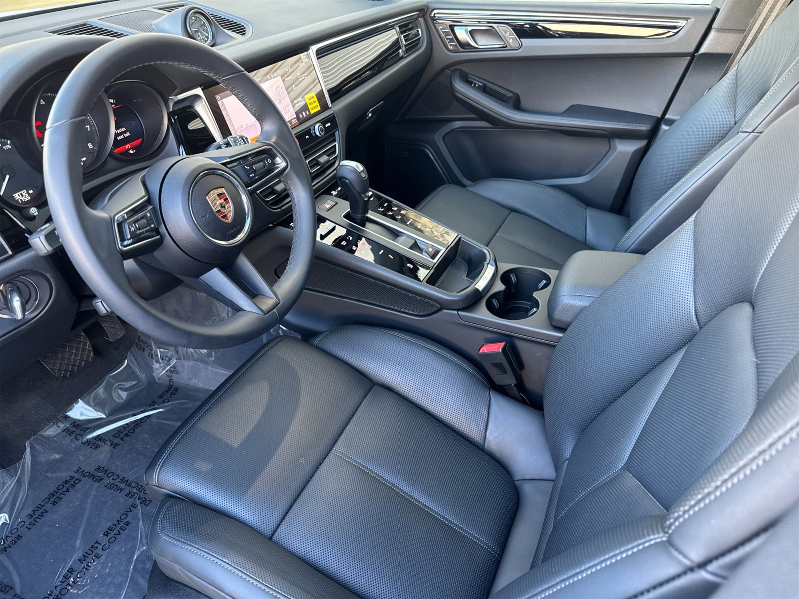 Used 2025 Porsche Macan image 4