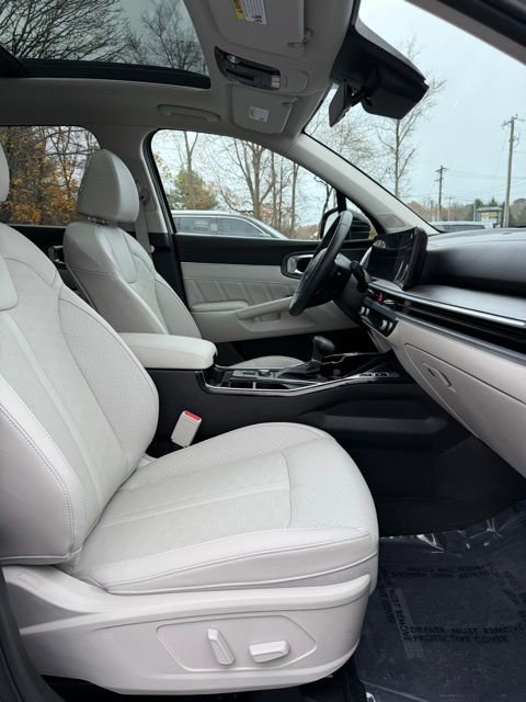 Used 2025 Kia Sorento SX image 17