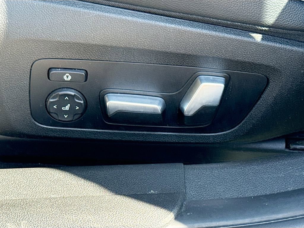 Used 2019 BMW 330i Sedan w/ Premium Package image 24