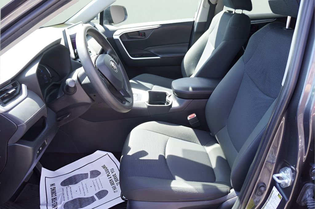 Used 2024 Toyota RAV4 LE image 16