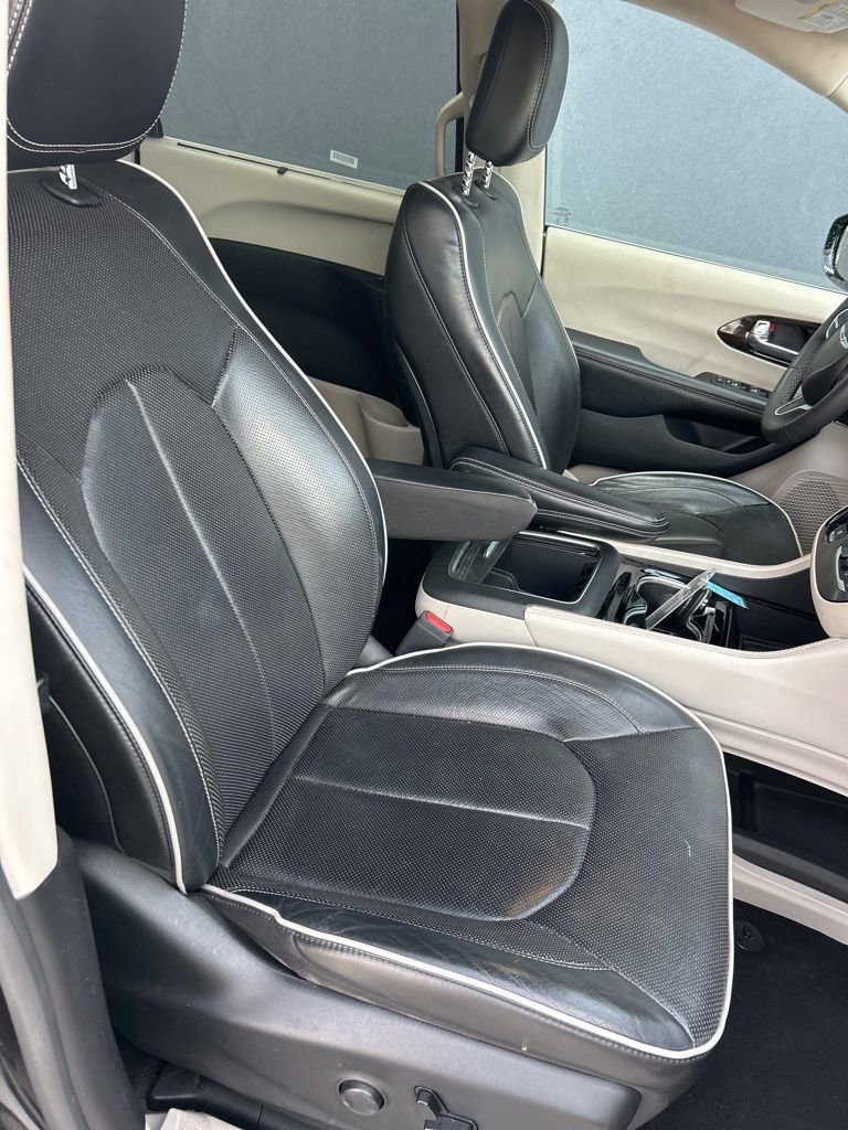 Used 2023 Chrysler Pacifica Limited image 16