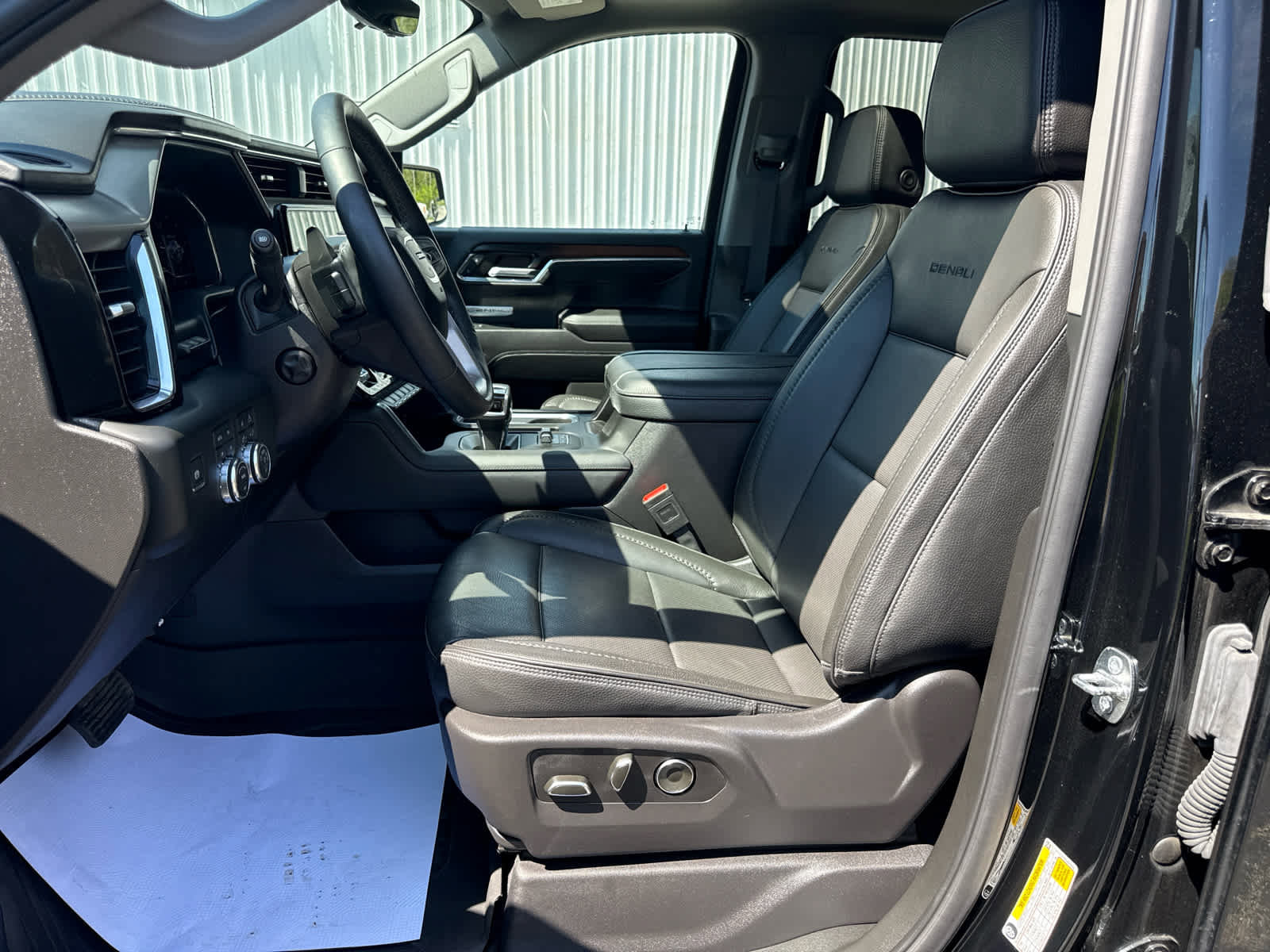 Used 2024 GMC Sierra 1500 Denali w/ Denali Reserve Package AWD/4WD image 15