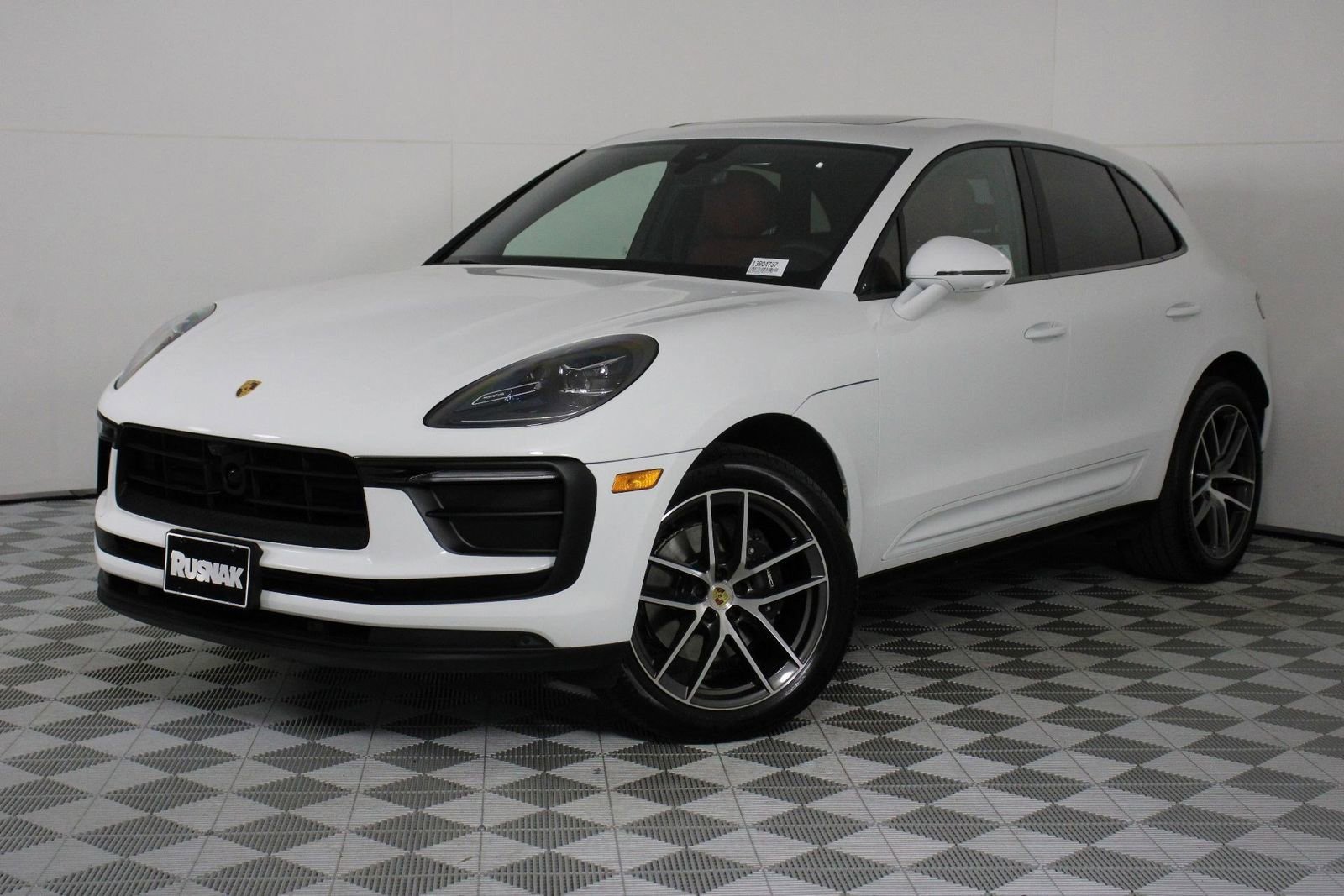 Certified 2025 Porsche Macan image 35