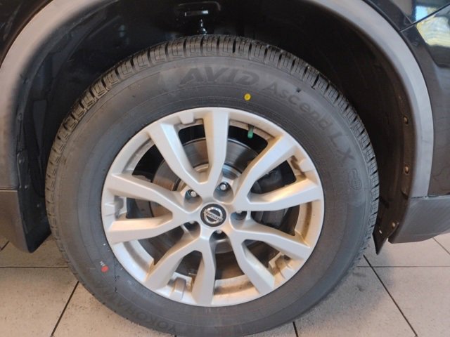 Used 2020 Nissan Rogue SV image 9