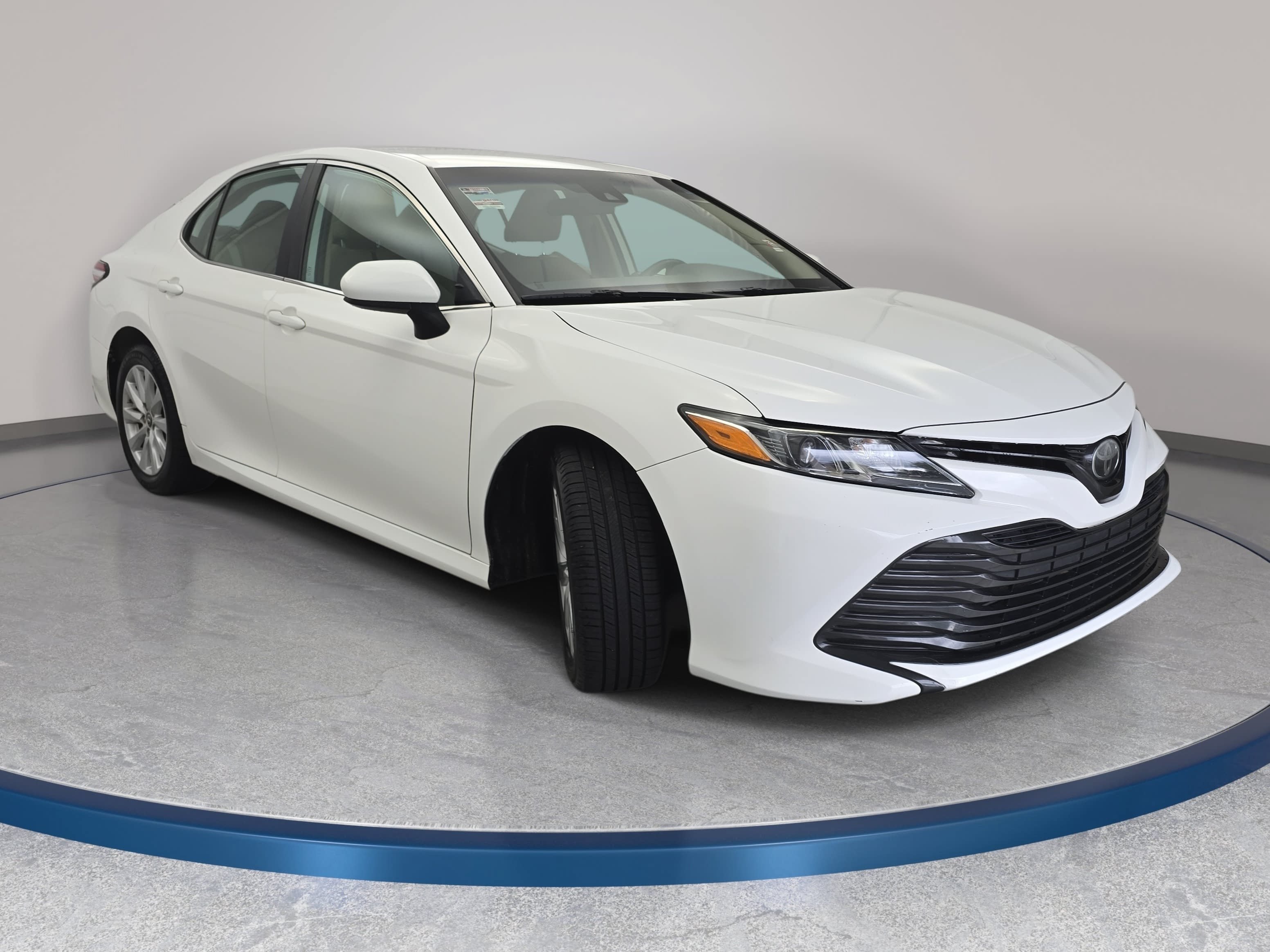 Used 2019 Toyota Camry LE FWD image 3