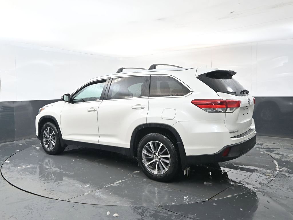 Used 2019 Toyota Highlander XLE image 3
