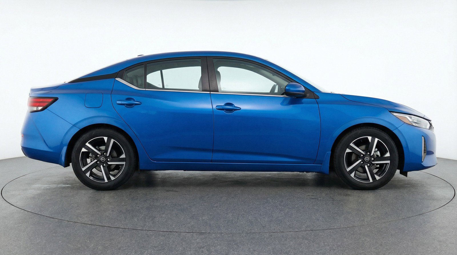 Used 2025 Nissan Sentra SV FWD image 11