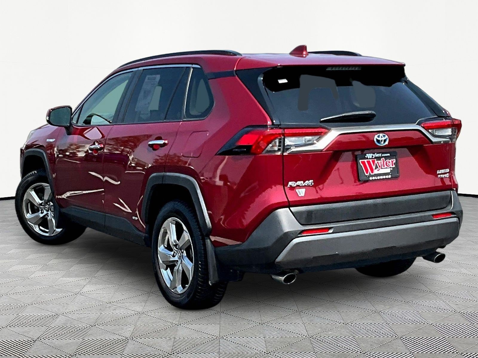 Used 2019 Toyota RAV4 Limited AWD/4WD image 4