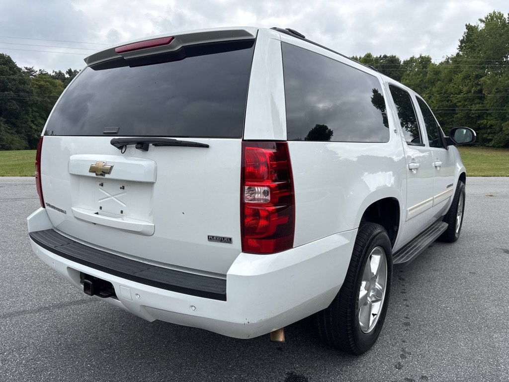 Used 2011 Chevrolet Suburban LT w/ Luxury Package AWD/4WD image 5