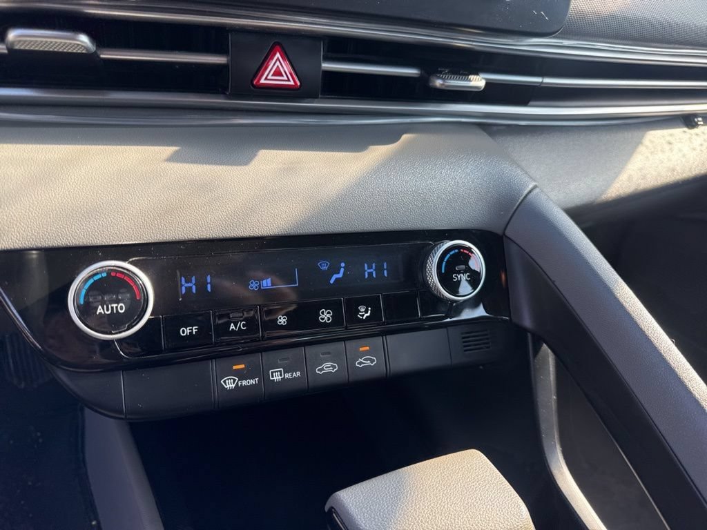 Used 2022 Hyundai Elantra SEL FWD image 30