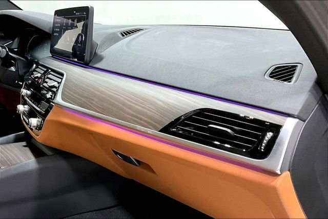 Used 2023 BMW 530i xDrive w/ Premium Package image 15