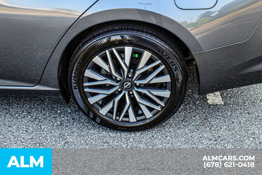 Used 2025 Nissan Altima 2.5 SV FWD image 14