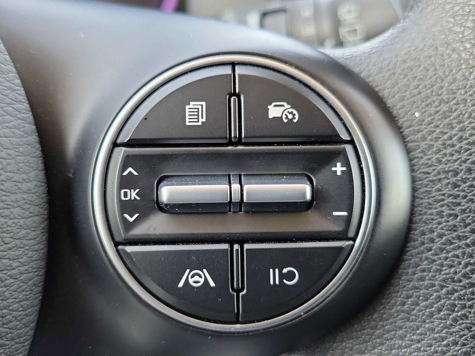 Used 2025 Kia Soul LX w/ LX Technology Package FWD image 23