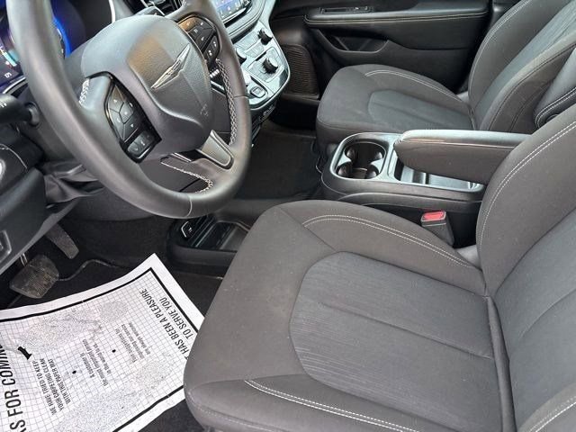 Used 2024 Chrysler Pacifica Touring image 11