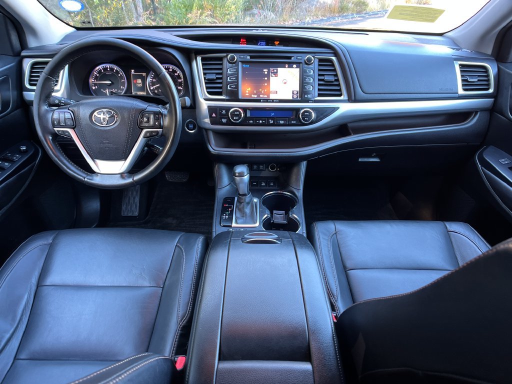 Used 2017 Toyota Highlander XLE w/ Carpet Mat Package AWD/4WD image 13