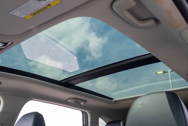 Certified 2025 Kia Sorento SX image 9