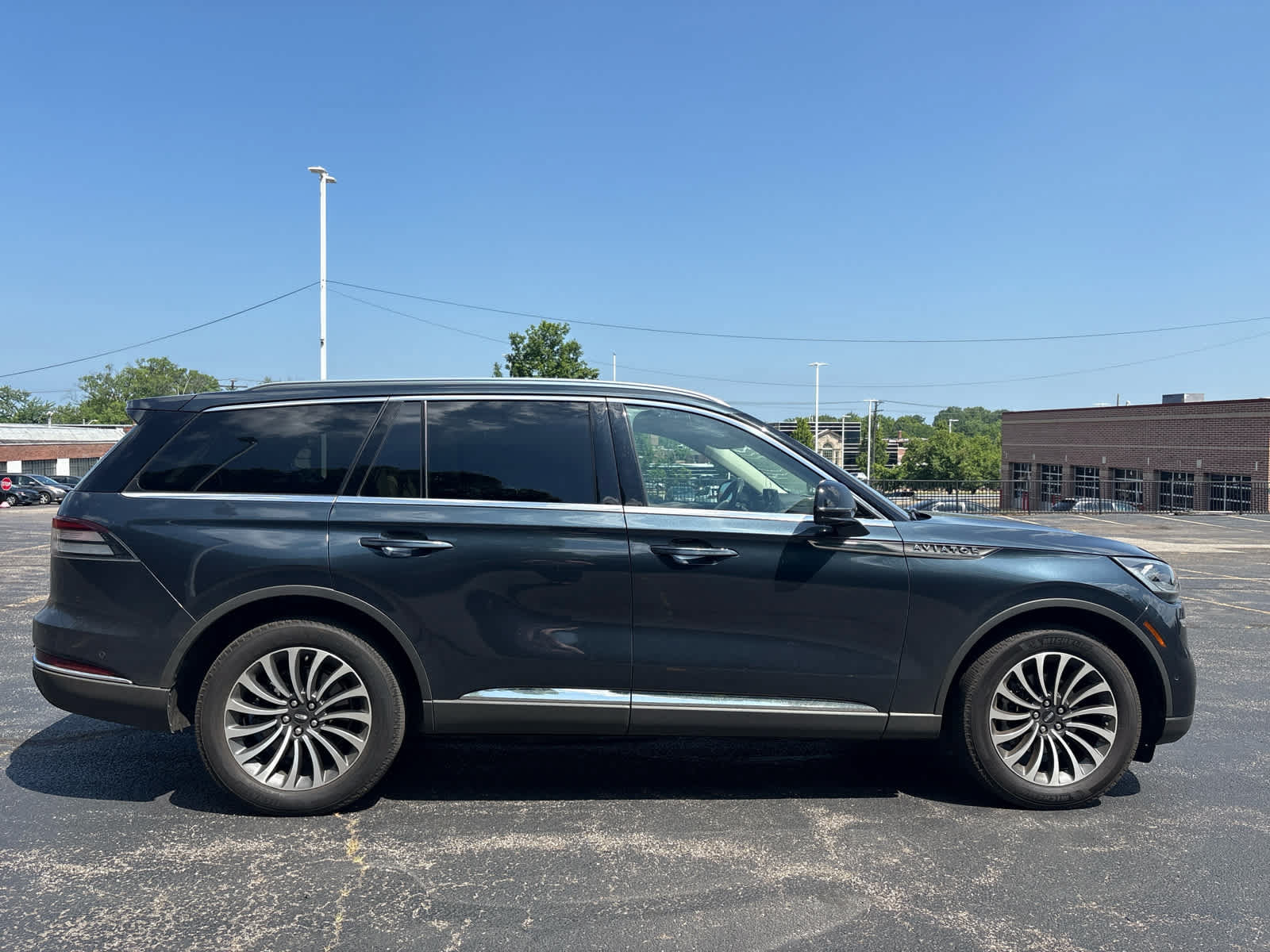 Used 2022 Lincoln Aviator Reserve w/ Equipment Group 201A AWD/4WD image 15