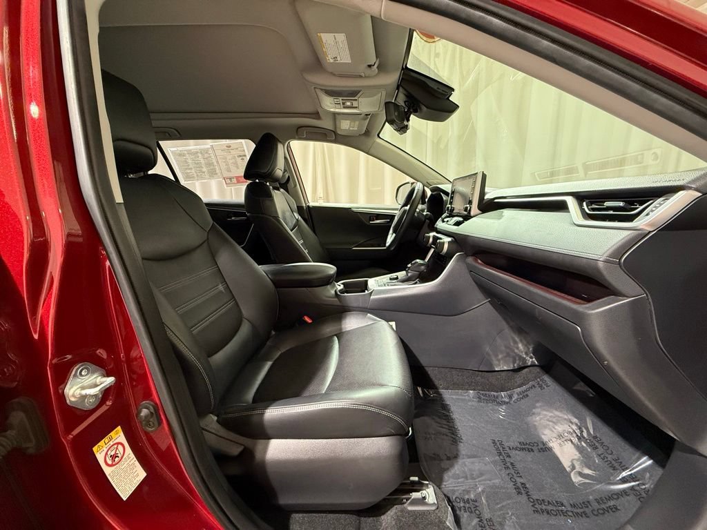 Used 2019 Toyota RAV4 Limited w/ Advanced Technology Package AWD/4WD image 23