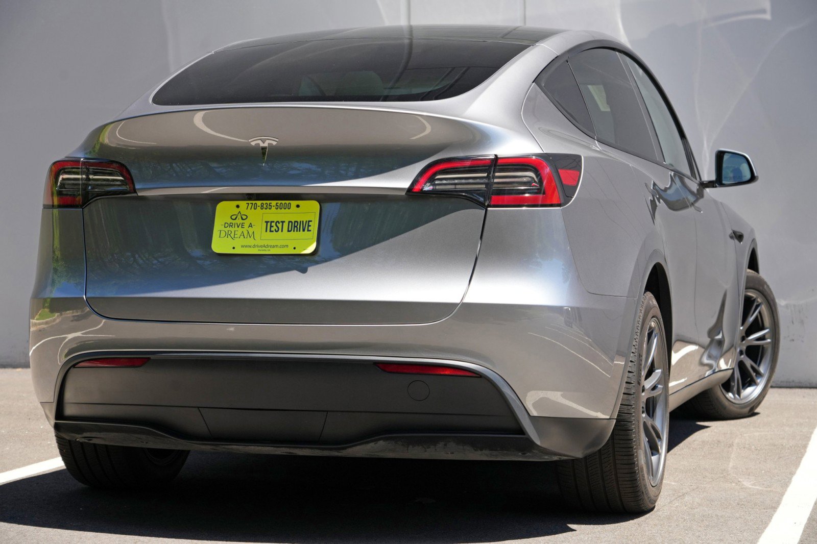 Used 2024 Tesla Model Y Long Range RWD image 5