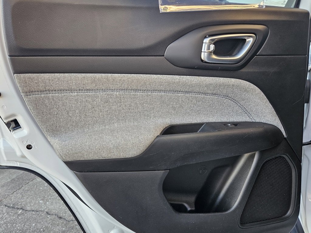 Used 2022 Jeep Compass Latitude image 21