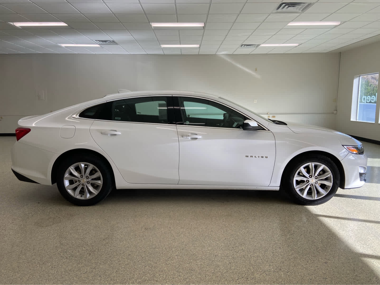 Used 2024 Chevrolet Malibu LT image 4
