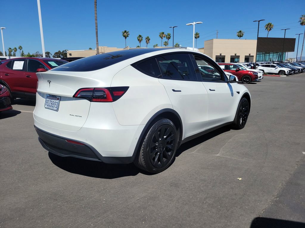 Used 2022 Tesla Model Y Long Range image 4