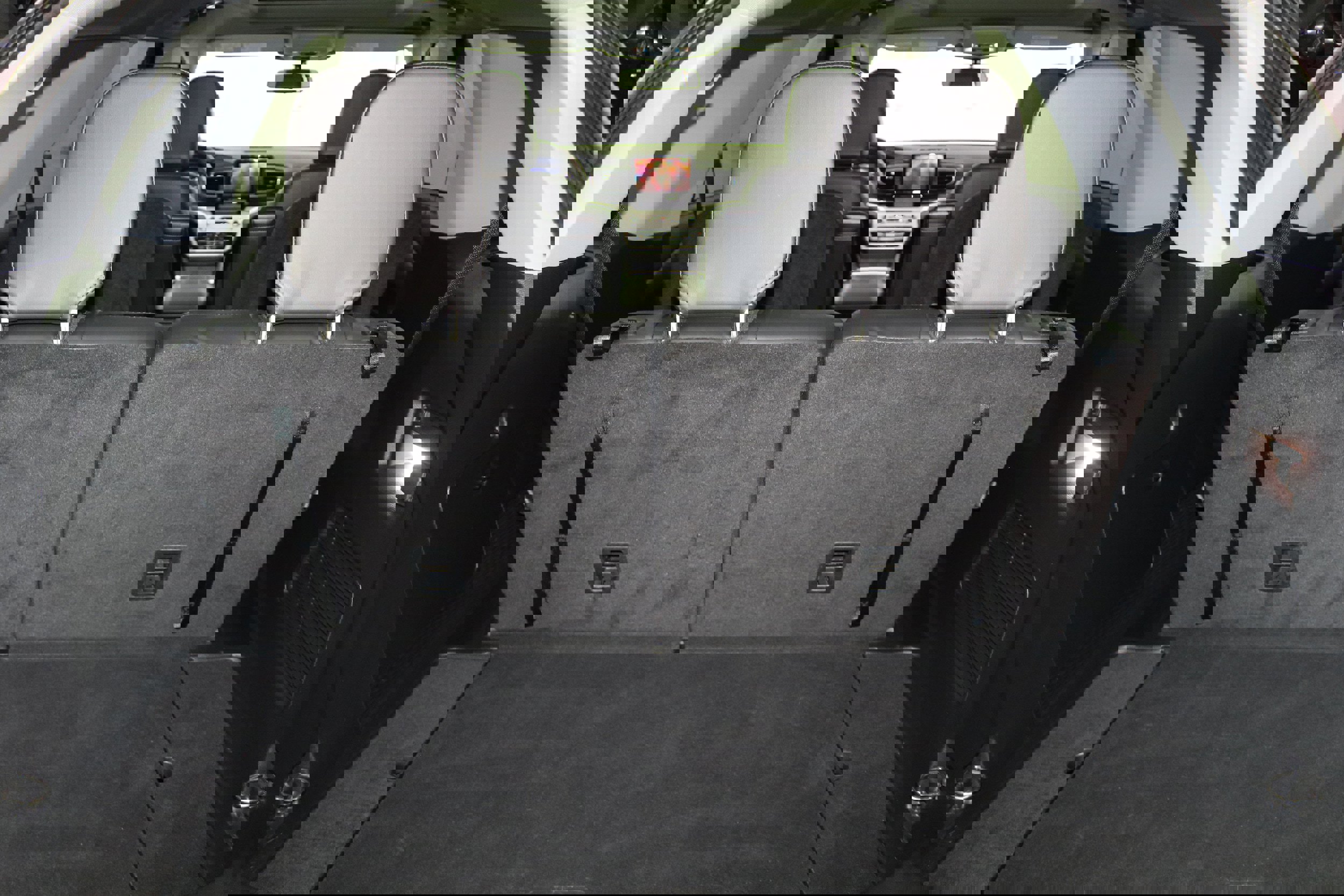 Used 2022 Ford Explorer XLT w/ Equipment Group 202A image 10