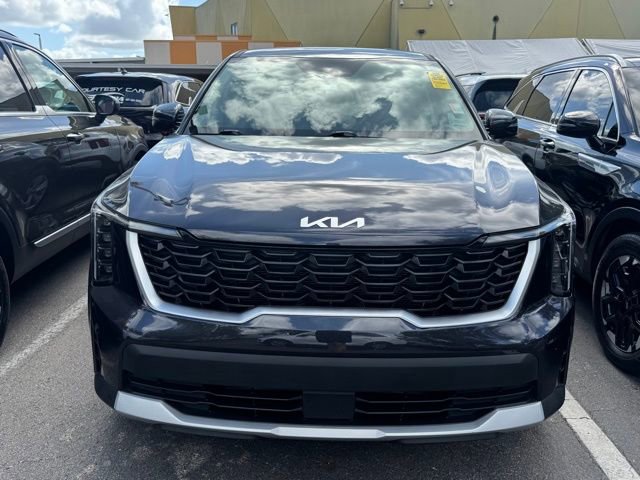 Certified 2025 Kia Sorento LX FWD image 9
