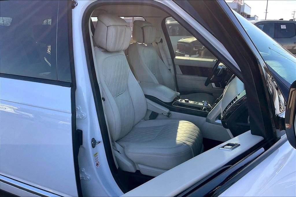 Used 2021 Land Rover Range Rover SV Autobiography Dynamic image 31
