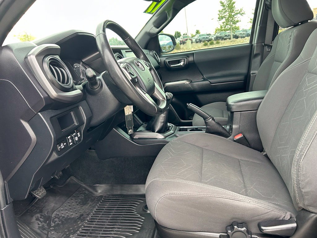 Used 2017 Toyota Tacoma TRD Off-Road w/ Tow Package AWD/4WD image 25