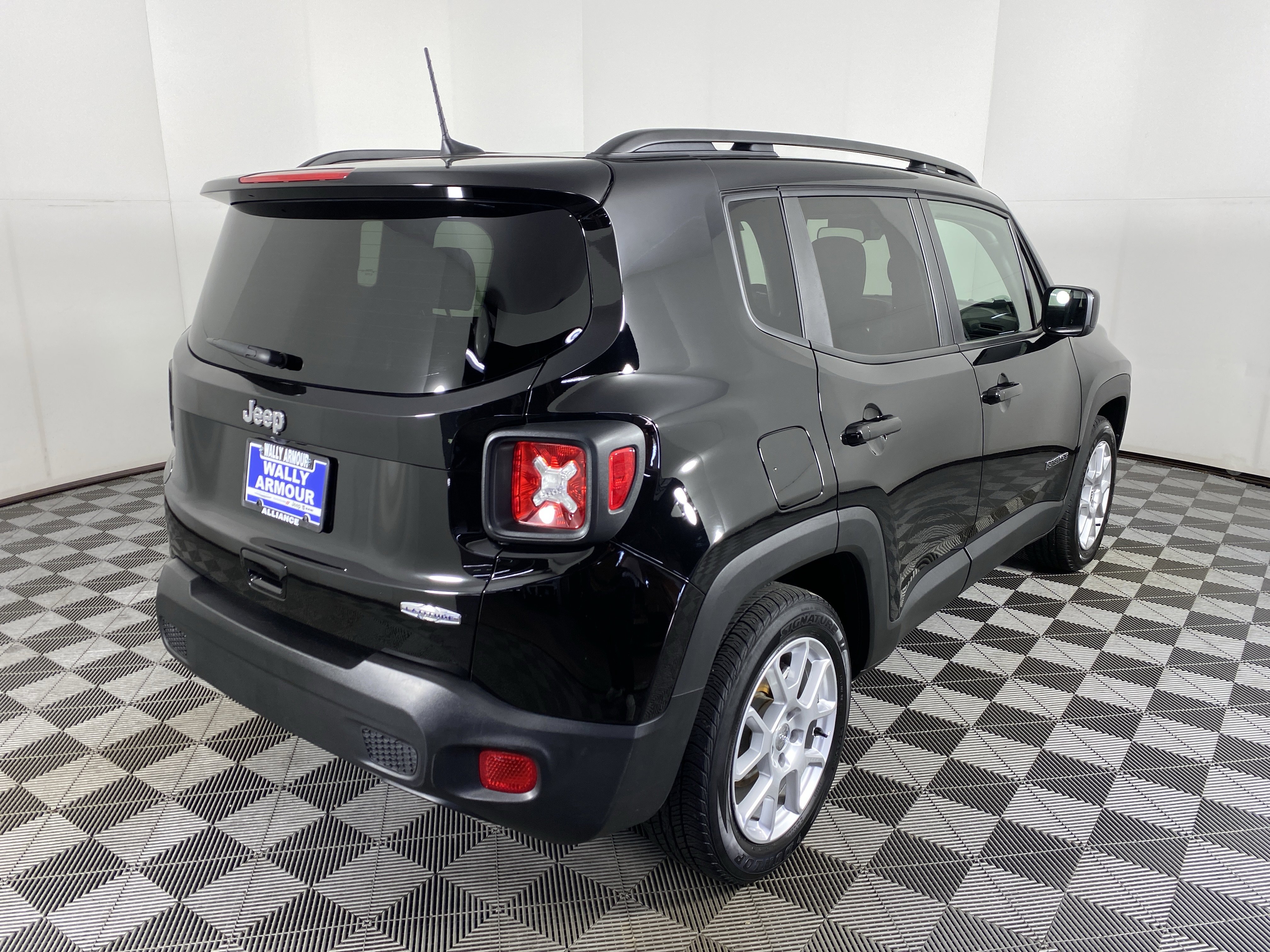 Used 2021 Jeep Renegade Latitude FWD image 6
