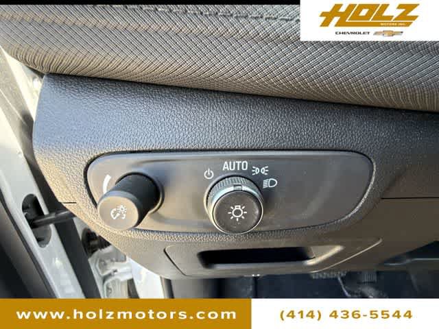 Used 2025 Chevrolet TrailBlazer LS w/ LS Convenience Package FWD image 17