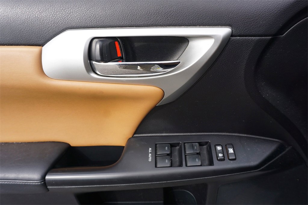 Used 2013 Lexus CT 200h image 3