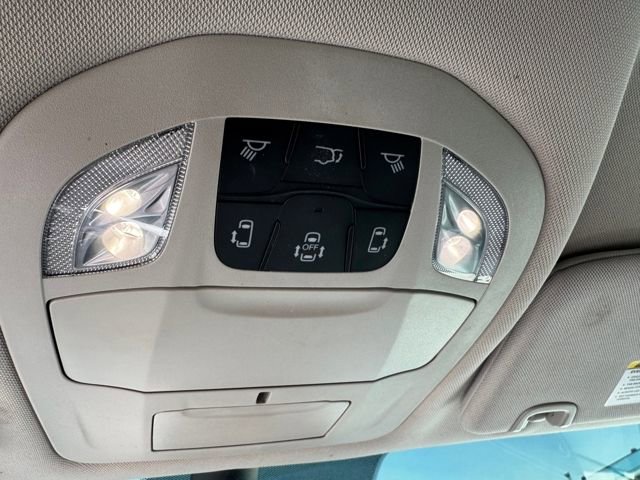 Used 2023 Chrysler Pacifica Touring-L image 38