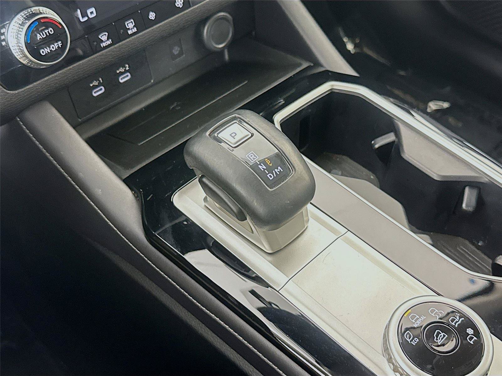 Used 2025 Mitsubishi Outlander SE FWD image 15