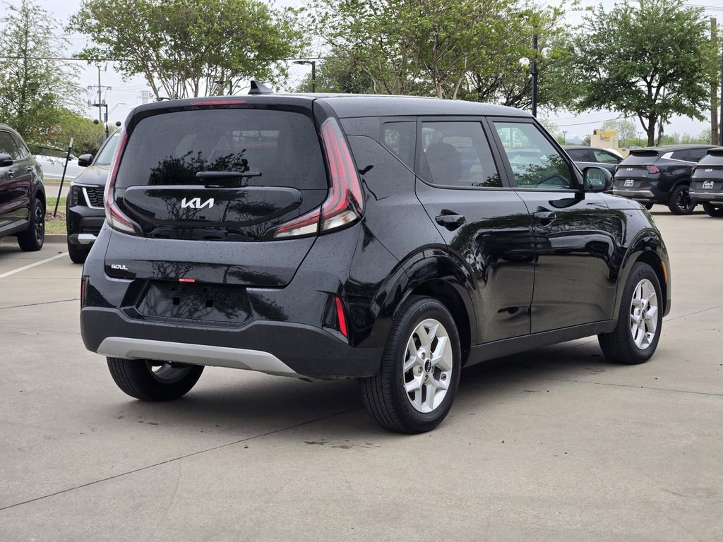 Certified 2025 Kia Soul LX w/ LX Technology Package FWD image 4