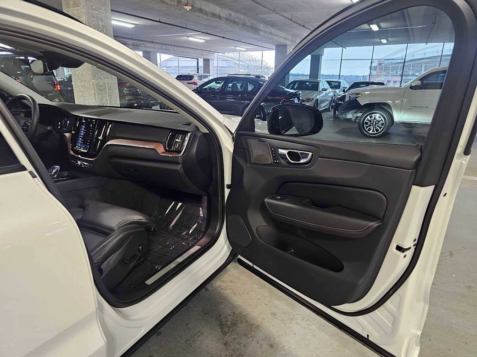 Used 2024 Volvo XC60 B5 Ultimate w/ Protection Package Premier image 37