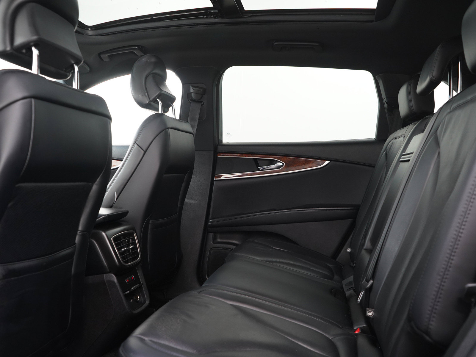 Used 2018 Lincoln MKX Reserve w/ Lincoln MKX Climate Package AWD/4WD image 18
