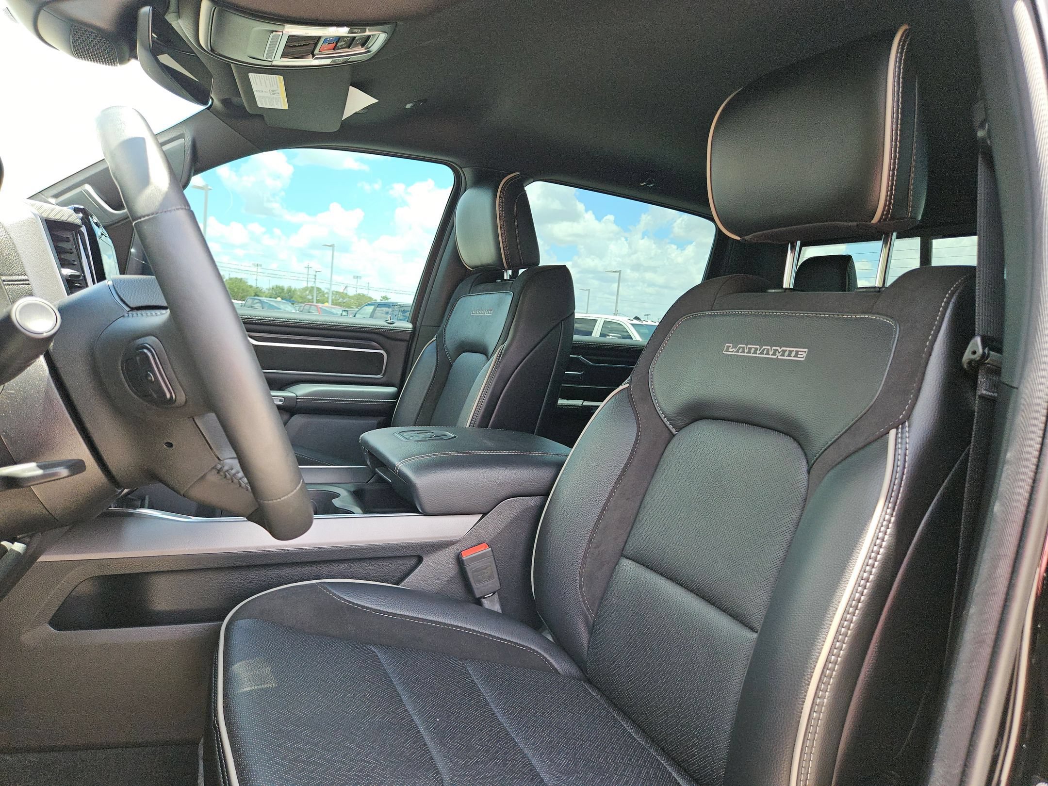 Used 2024 RAM 1500 Laramie AWD/4WD image 13