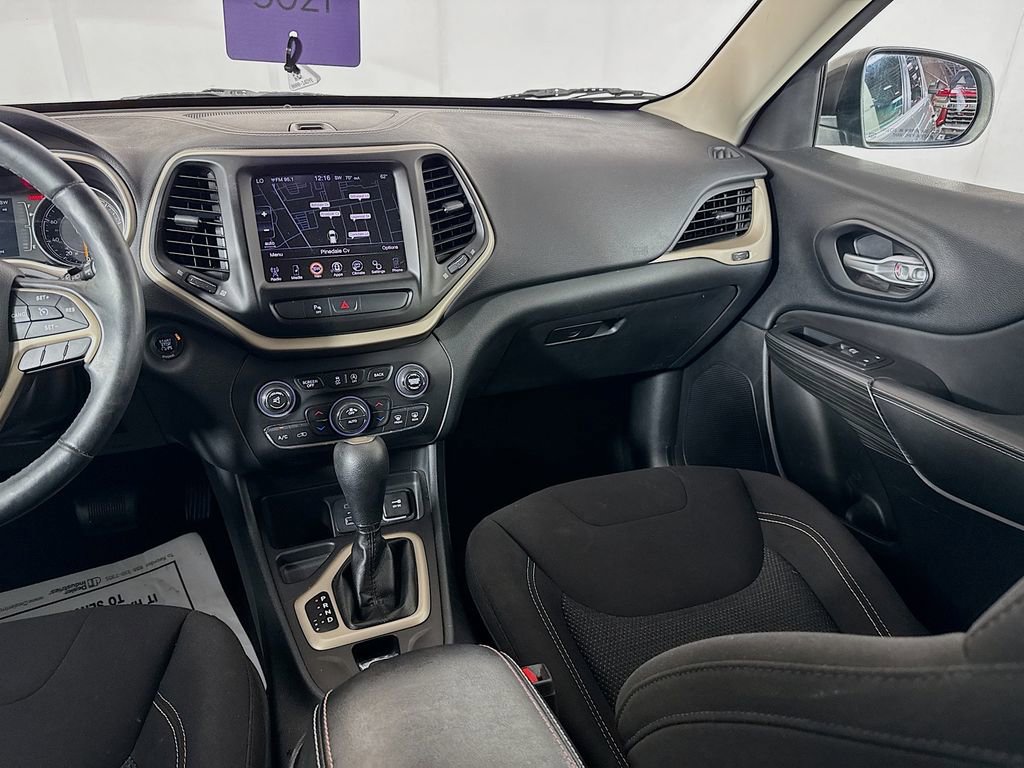 Used 2016 Jeep Cherokee 75th Anniversary image 28