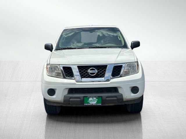 Used 2015 Nissan Frontier SV image 2