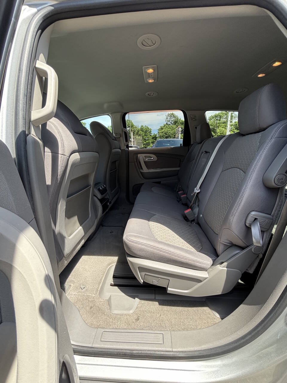 Used 2010 Chevrolet Traverse LS FWD image 14