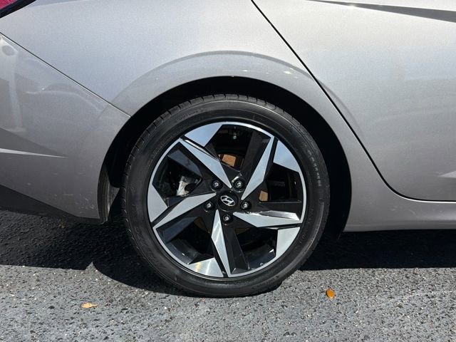 Used 2021 Hyundai Elantra Limited w/ Cargo Package image 33