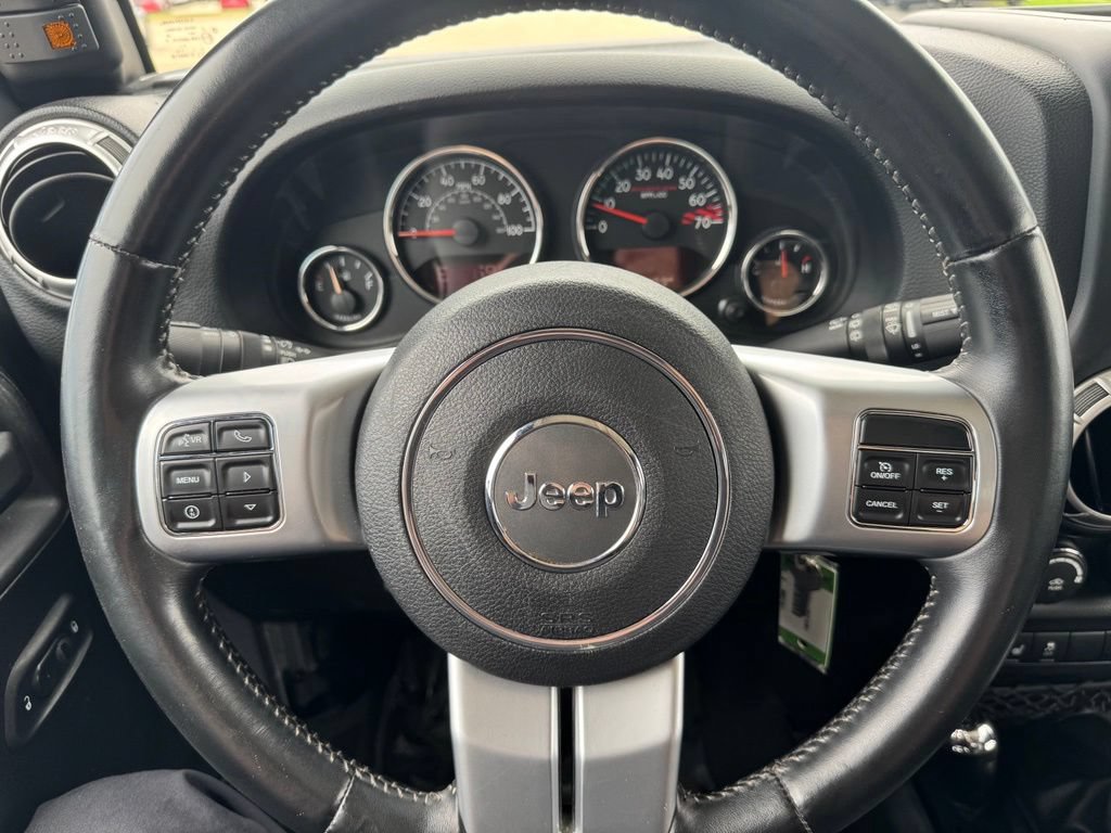 Used 2015 Jeep Wrangler Unlimited Rubicon AWD/4WD image 24