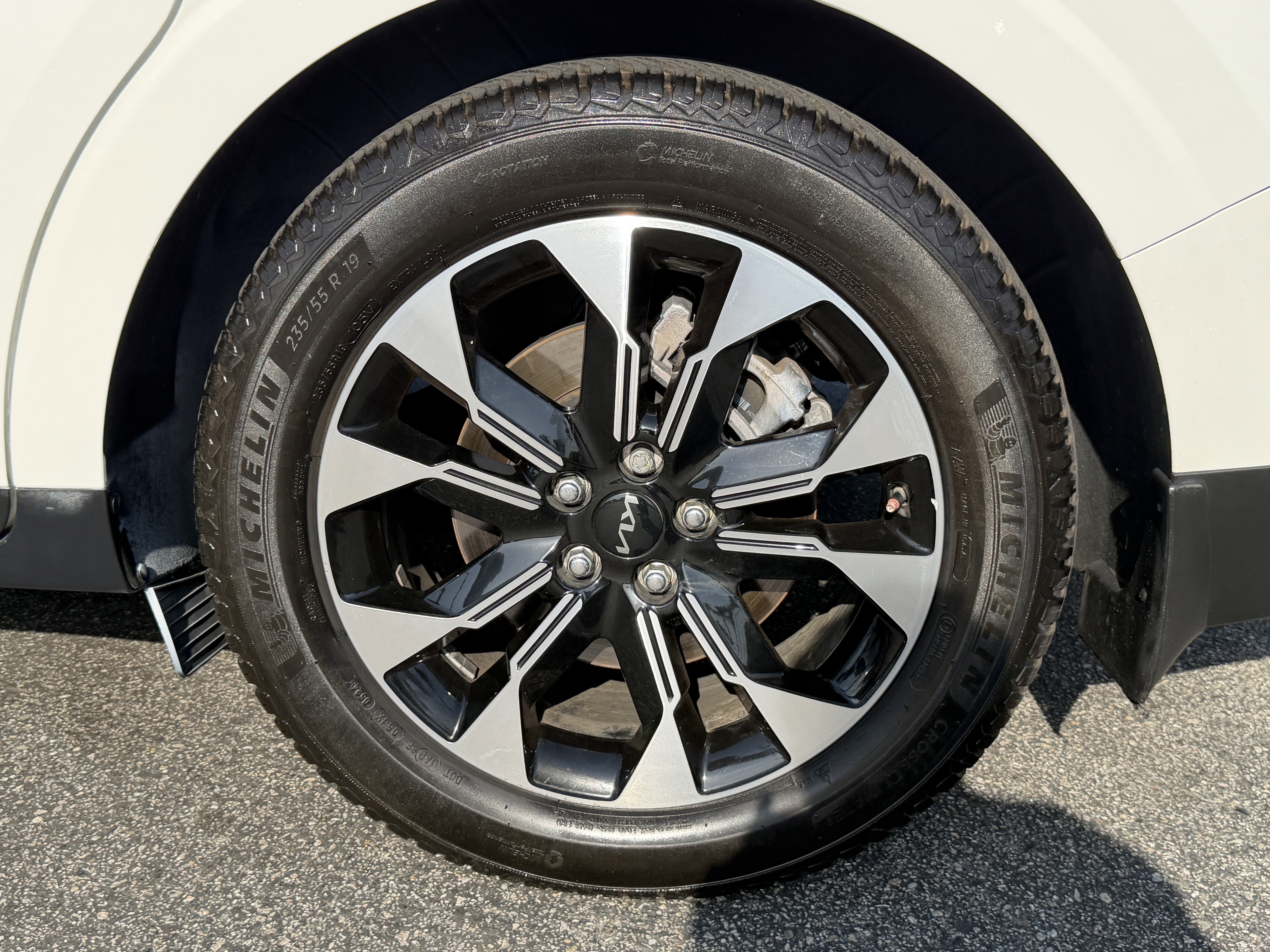 Used 2022 Kia Carnival EX FWD image 11
