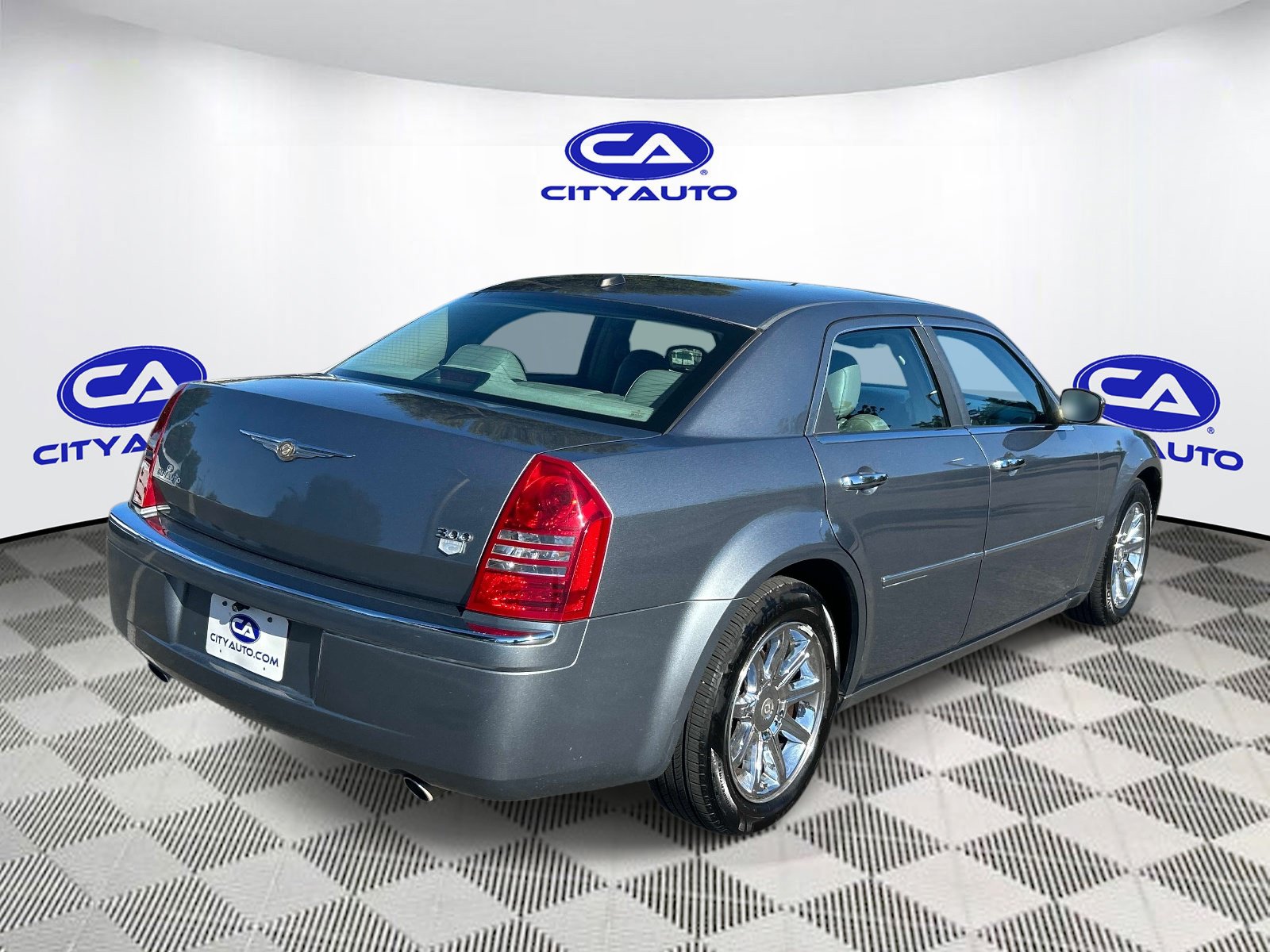 Used 2006 Chrysler 300 C w/ Navigation & Sound Group II RWD image 3